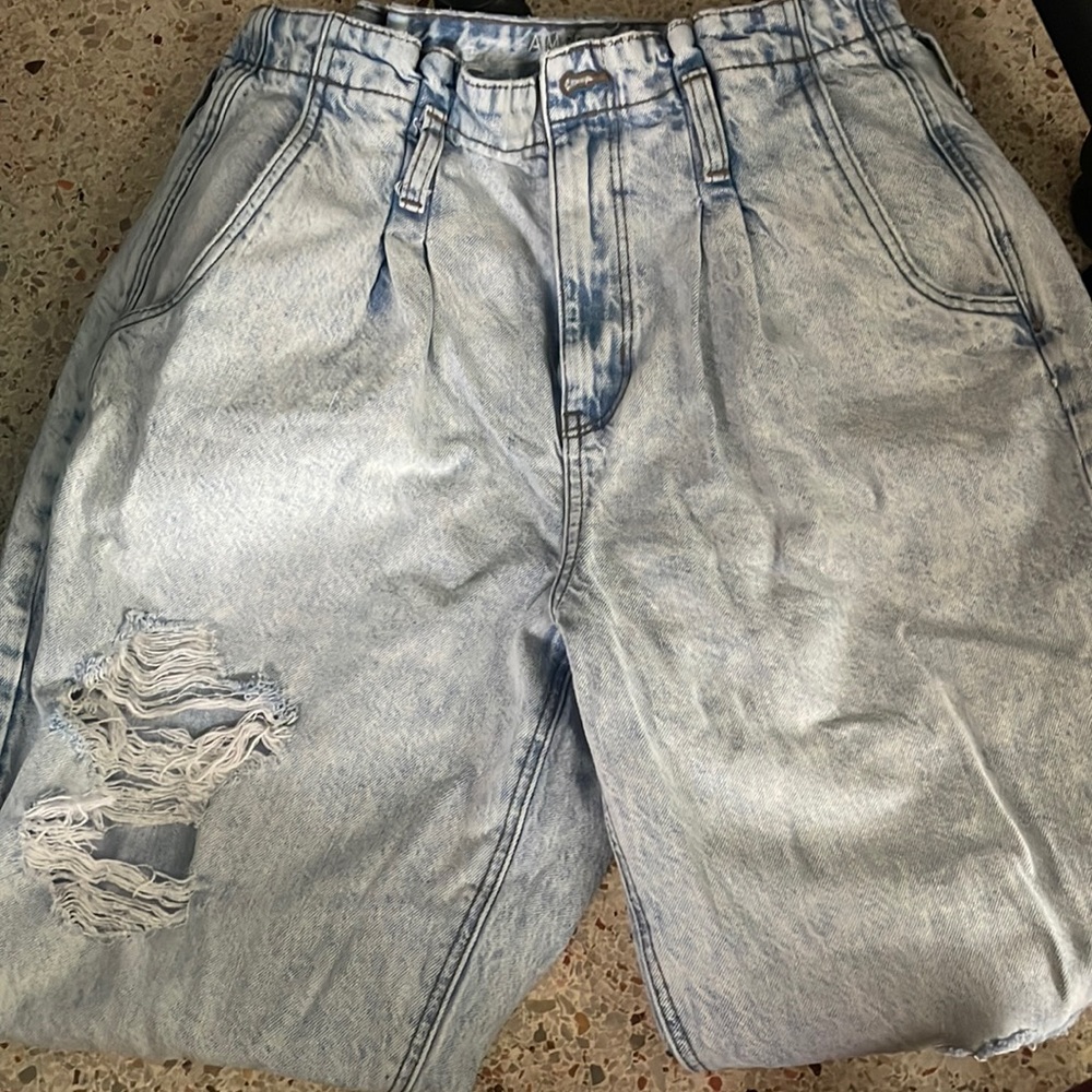 American Eagle mom jean